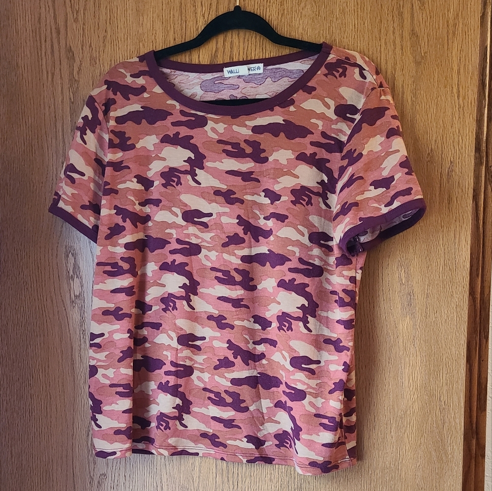 Wallflower Women's size XL T-Shirt Camouflage Print